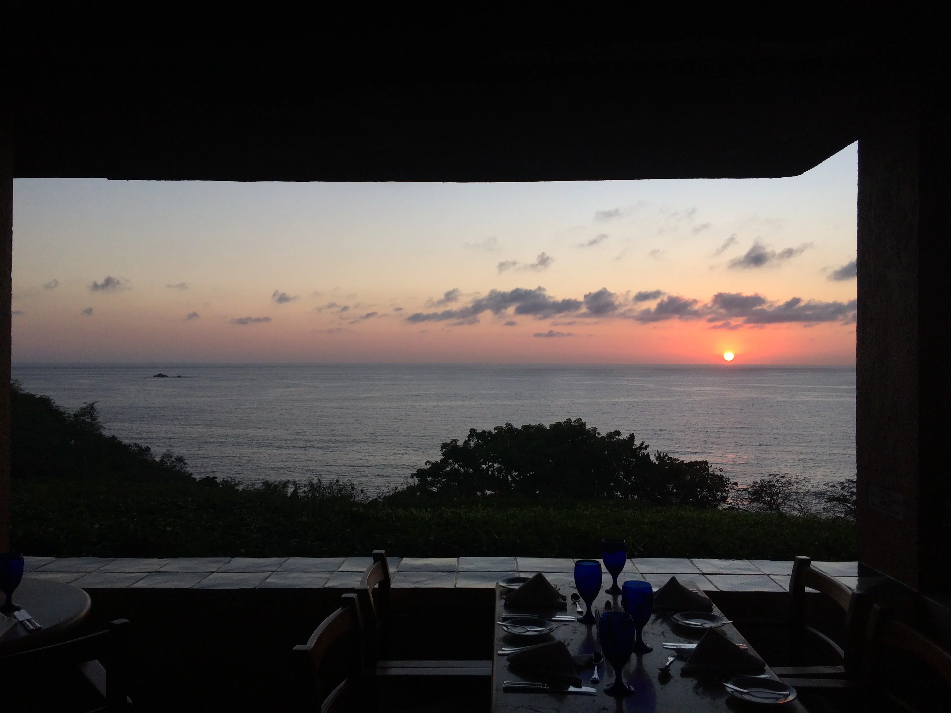 How to Be Happy While Traveling Alone