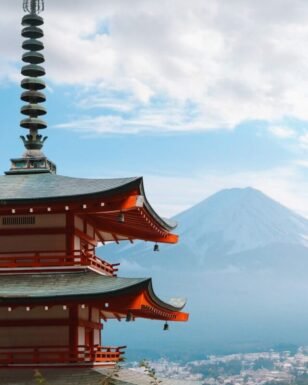 chureito pagoda with mount fuji in background